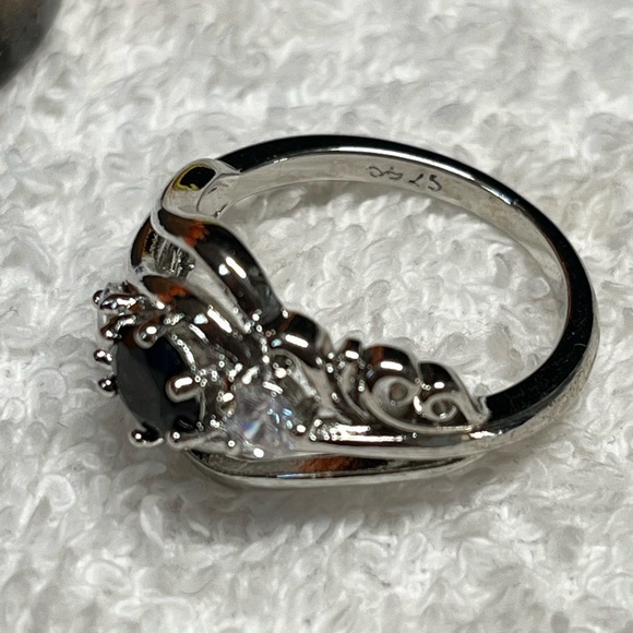 🌸925 Silver and black gemstone ring NEW - Picture 4 of 9